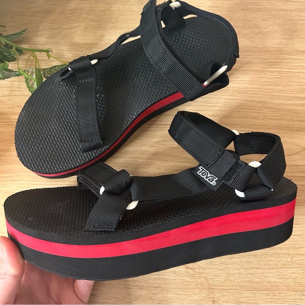 Teva Original Flatform Universal Black Red Sandals Size 9